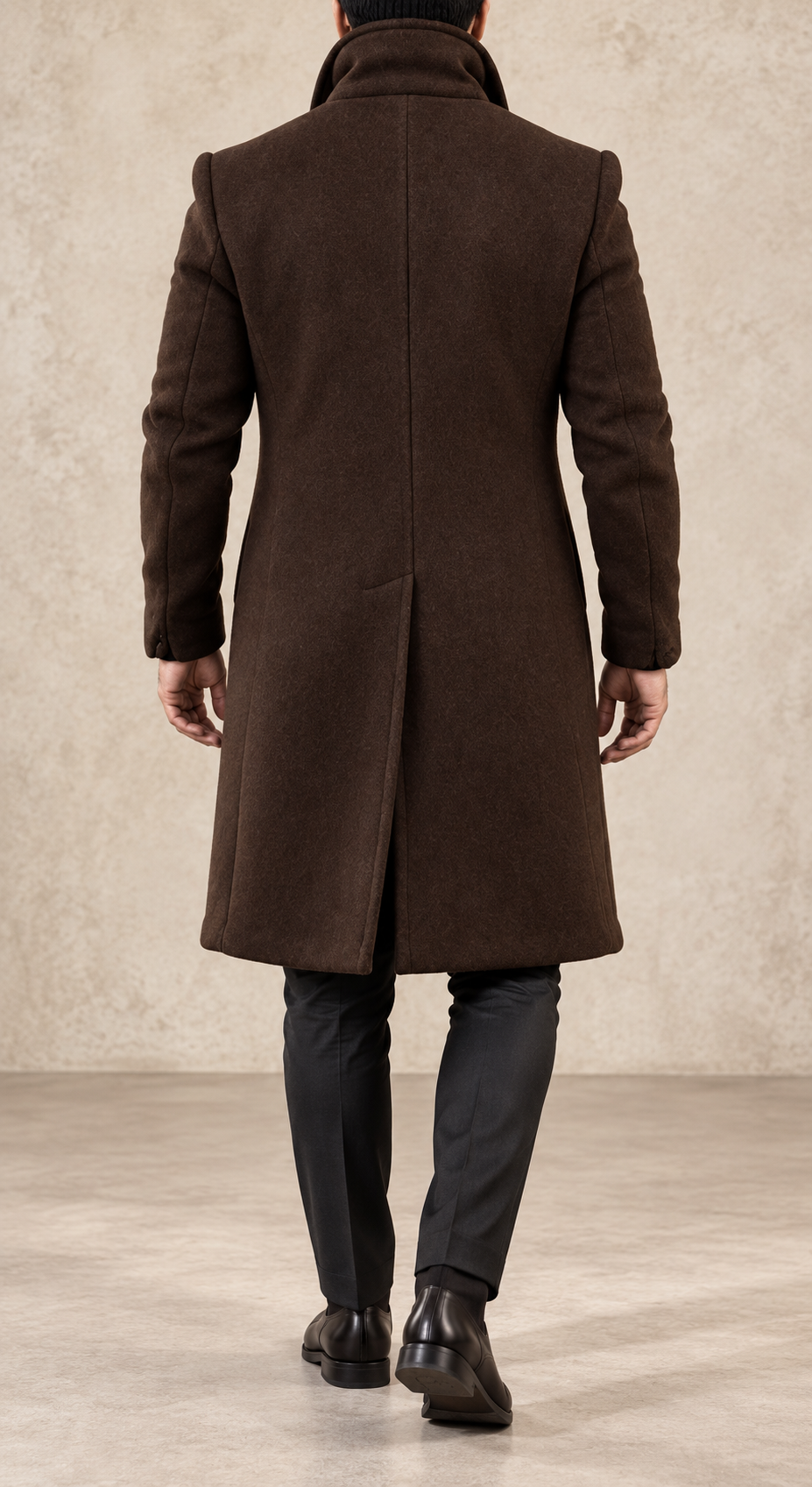 Abrigo cruzado elegante de hombre marrón chocolate, vista trasera