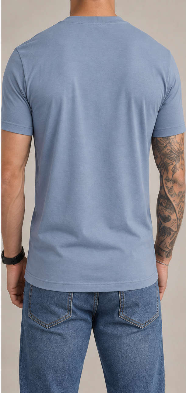 Camiseta básica de hombre color azul plateado, vista trasera