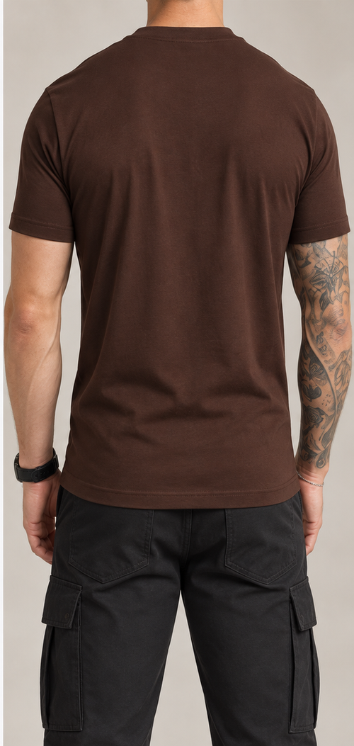 Camiseta básica de hombre color marron chocolate, vista trasera