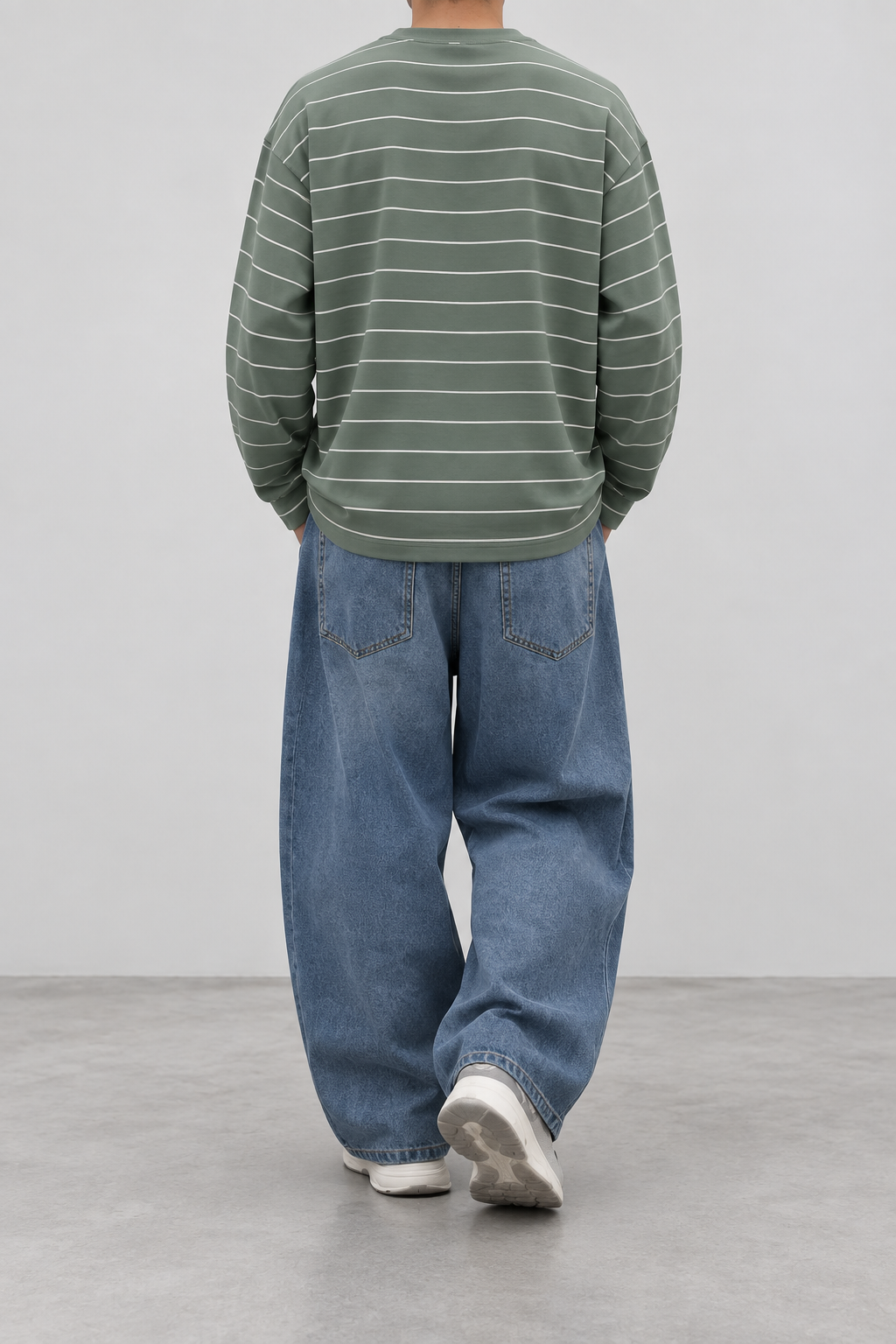Camiseta oversize de rayas manga larga verde plateado - trasera