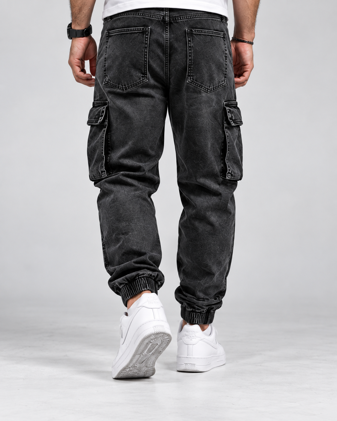 Pantalón cargo jogger lavado hombre negro trasera
