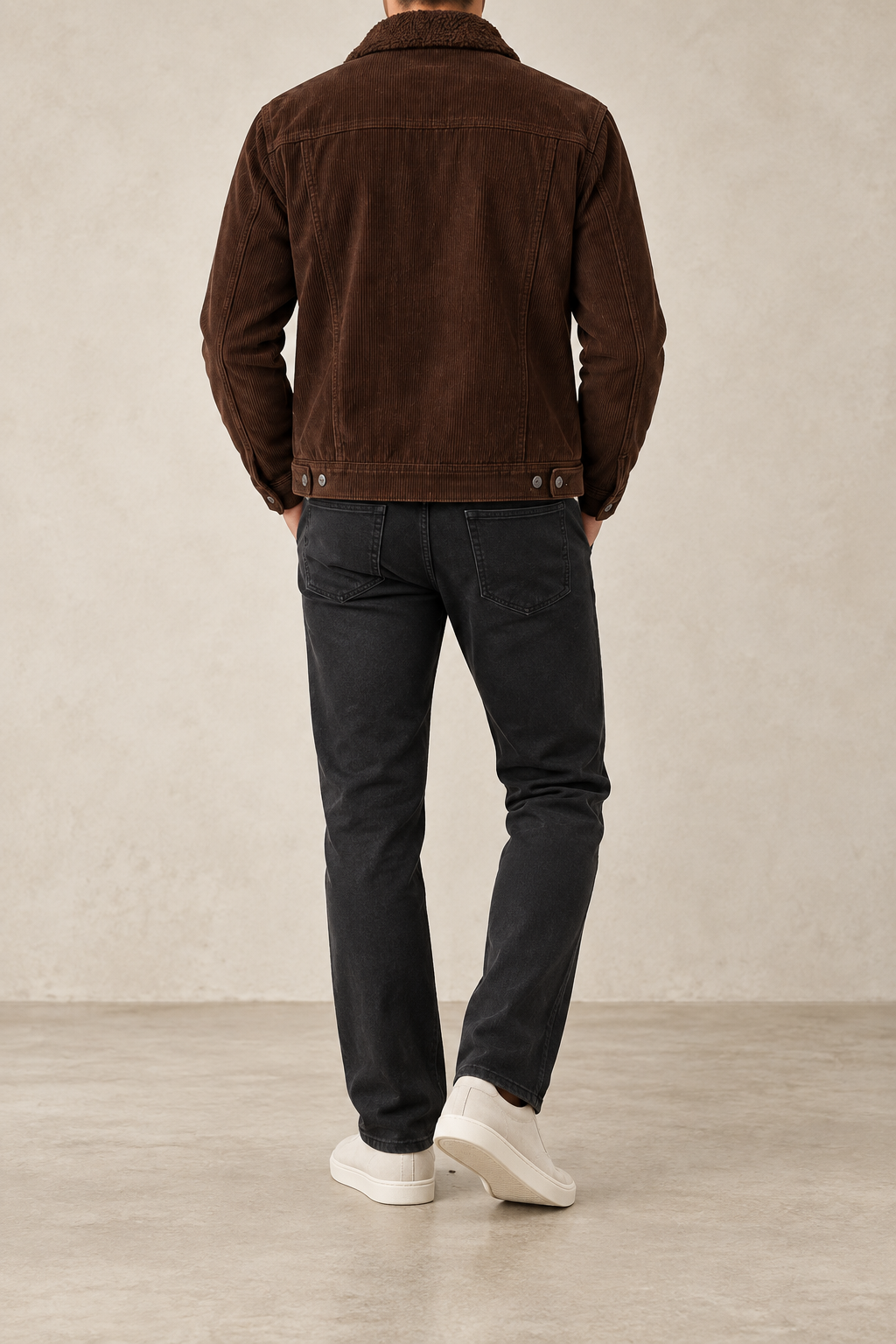 Chaqueta de pana con cuello de borrego marrón chocolate, vista trasera
