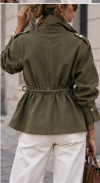 Chaqueta utility verde oliva trasera