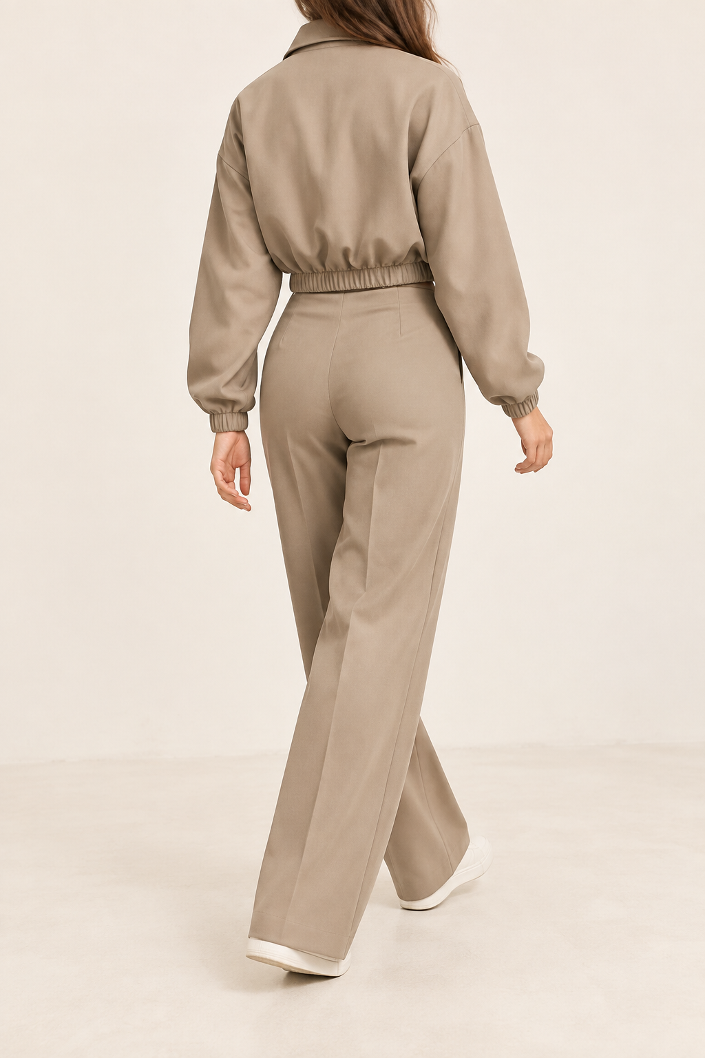 Conjunto bomber beige caqui vista trasera