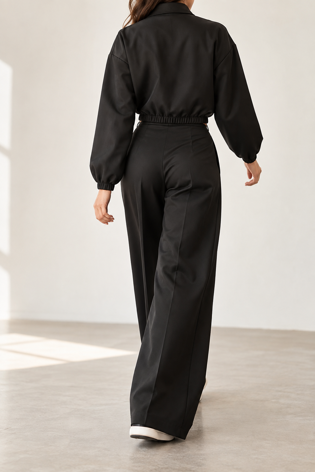 Conjunto bomber negro vista trasera
