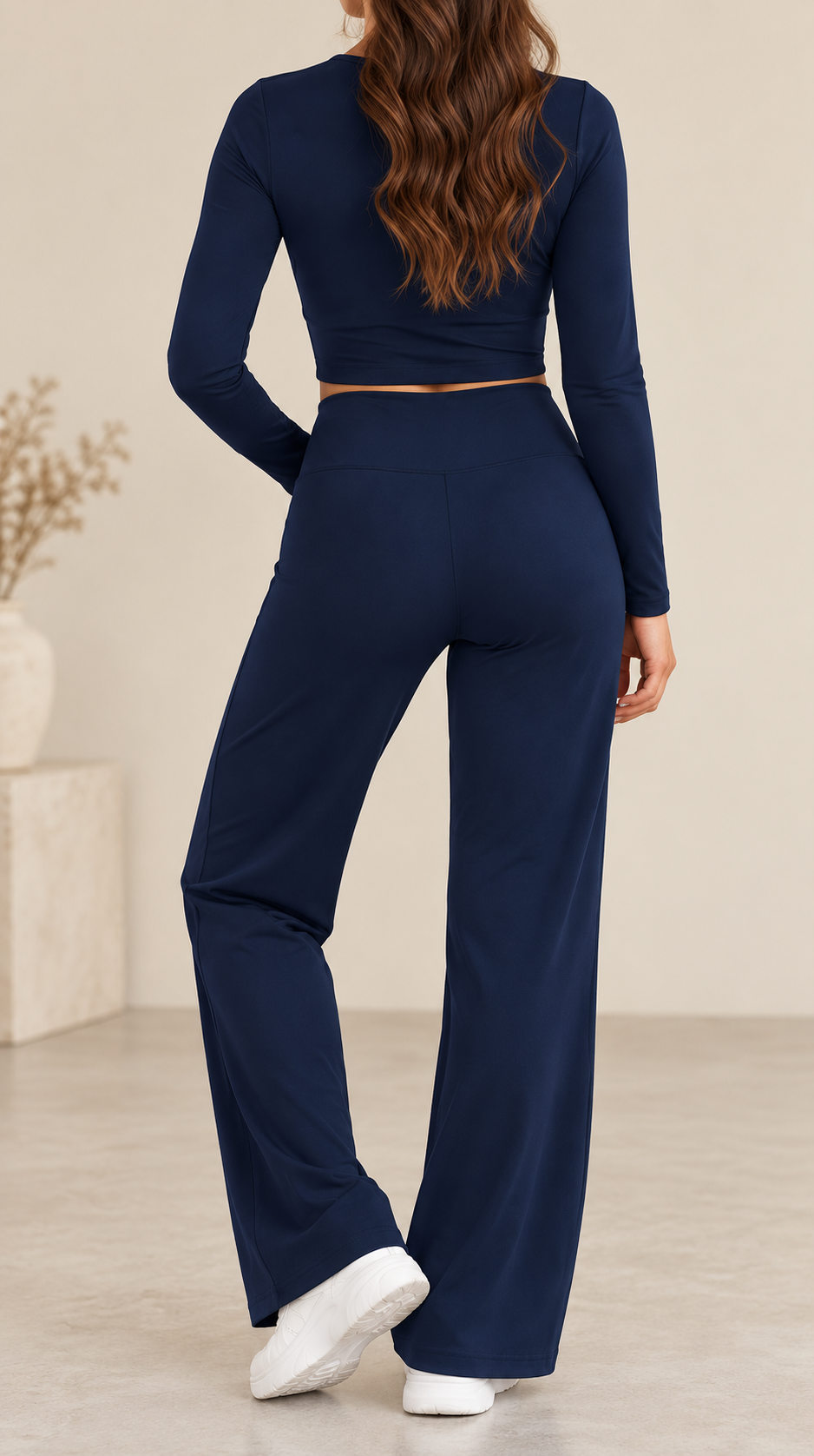 Conjunto Fit Crop y Pantalón Acampanado azul oscuro, vista trasera