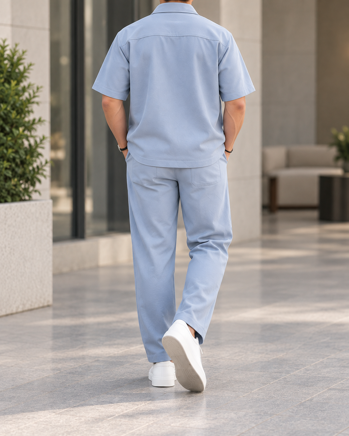 Conjunto de hombre camisa y pantalón azul plateado - vista trasera