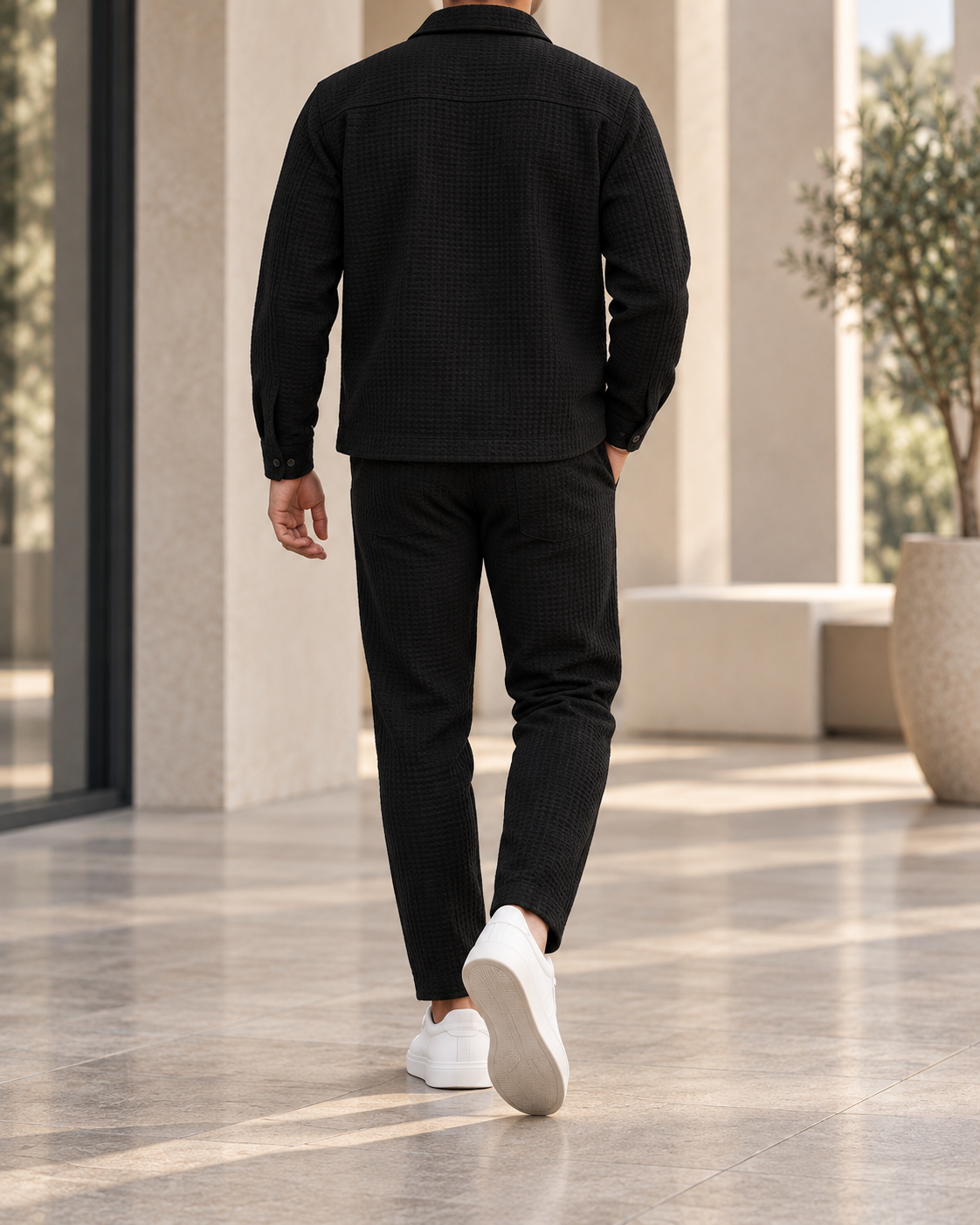 Conjunto de hombre texturizado negro - vista trasera
