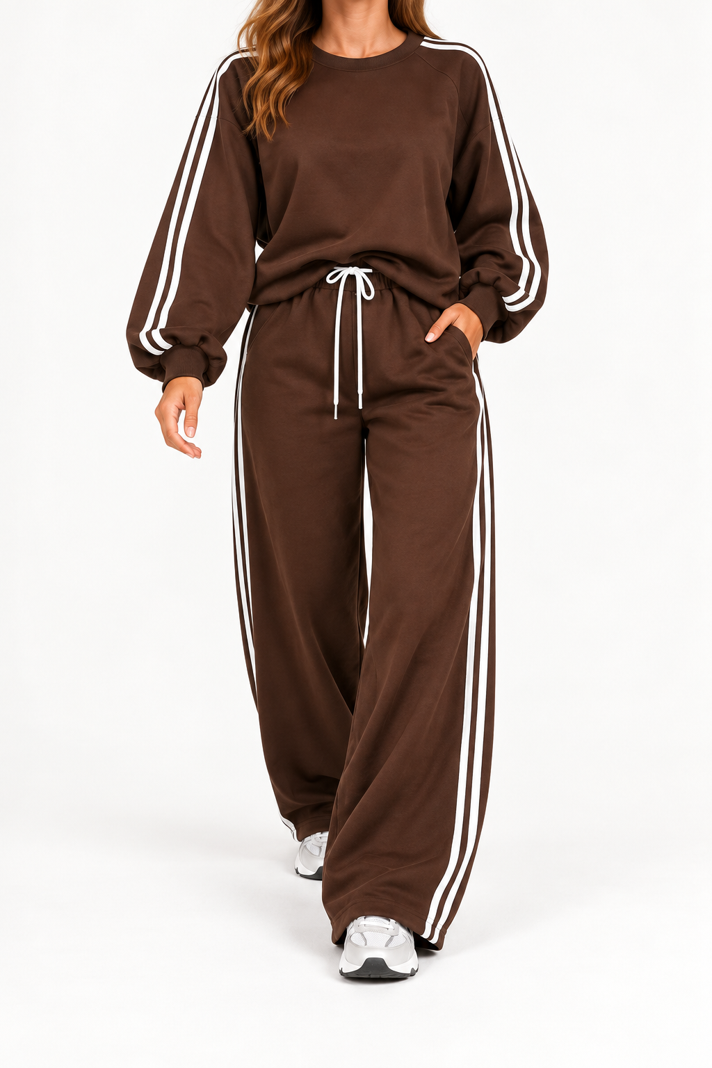 Conjunto Sport Chic marrón chocolate - frontal postura distinta