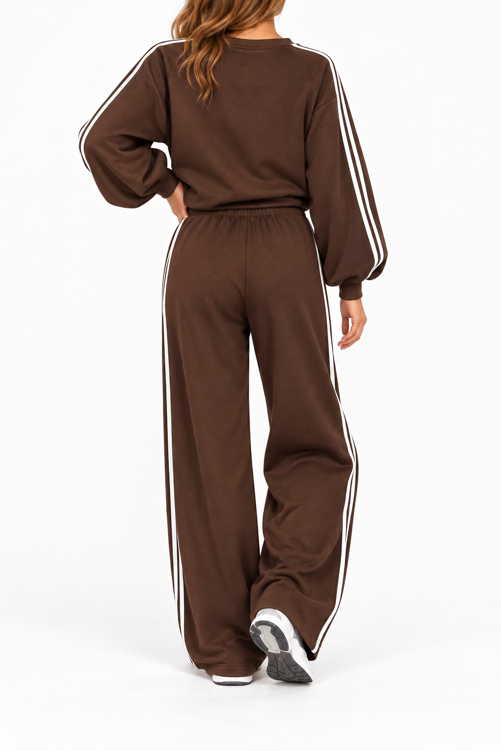 Conjunto Sport Chic marrón chocolate - trasera postura distinta