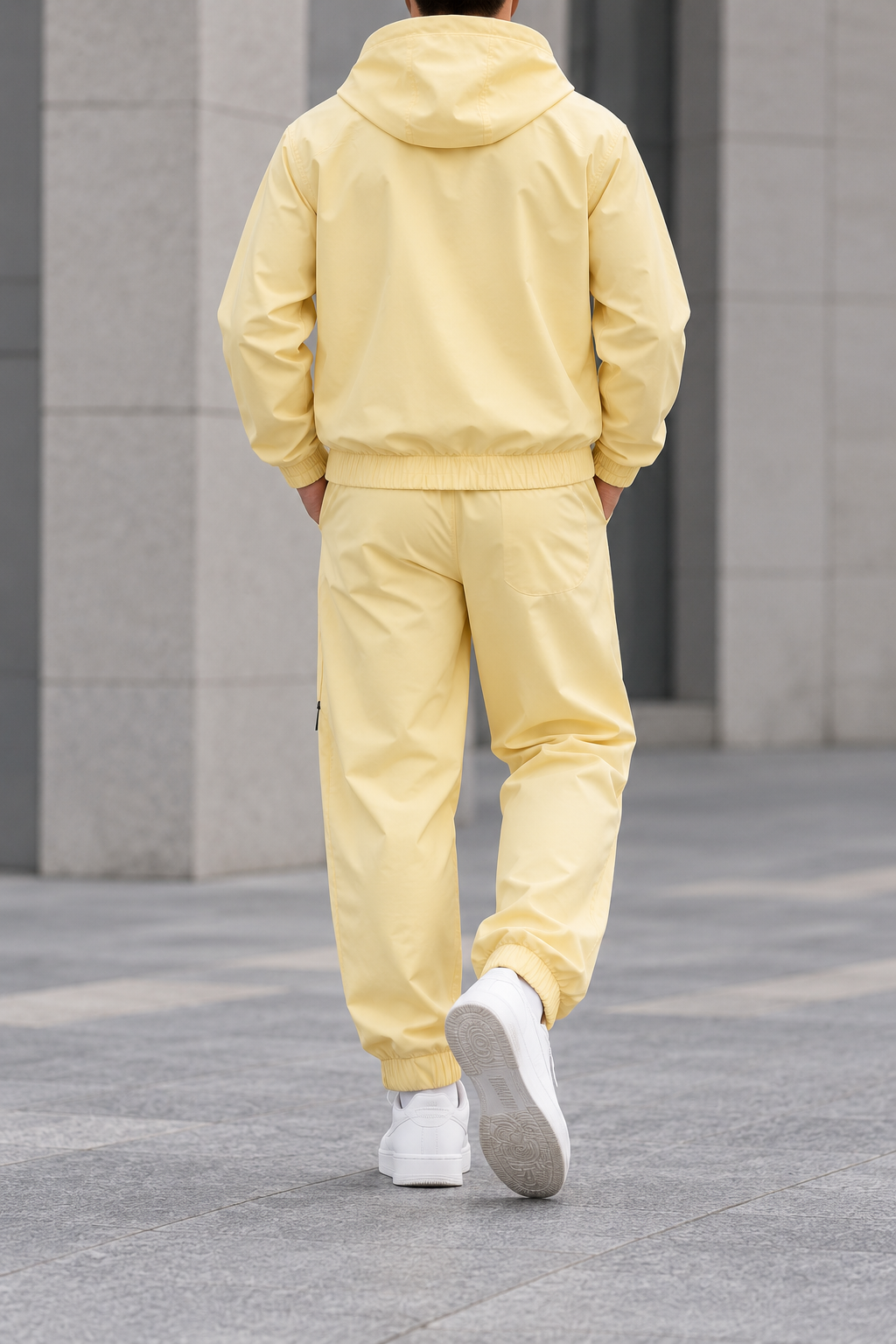 Conjunto Cortavientos de Hombre - Amarillo plateado trasera