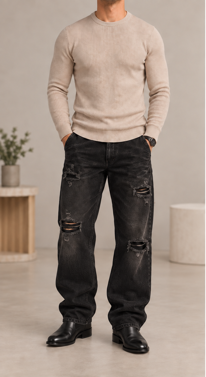 Jersey canalé beige de hombre, vista frontal, vaquero baggy negro desgastado y botas negras