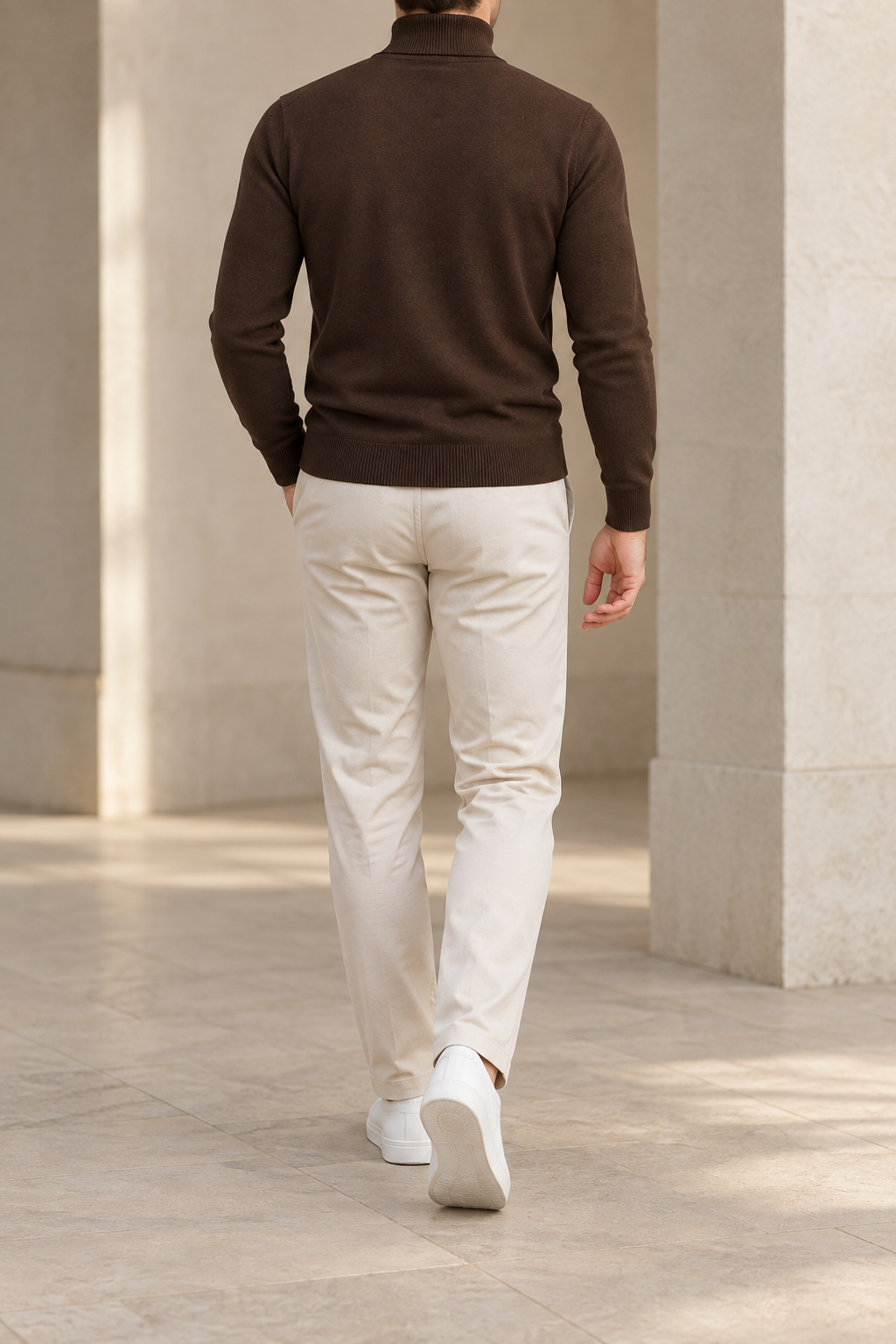 Jersey de cuello alto marrón chocolate para hombre, vista trasera