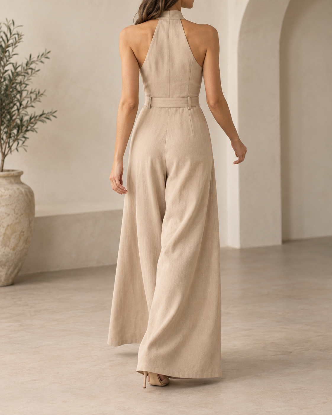 Mono halter beige vista trasera