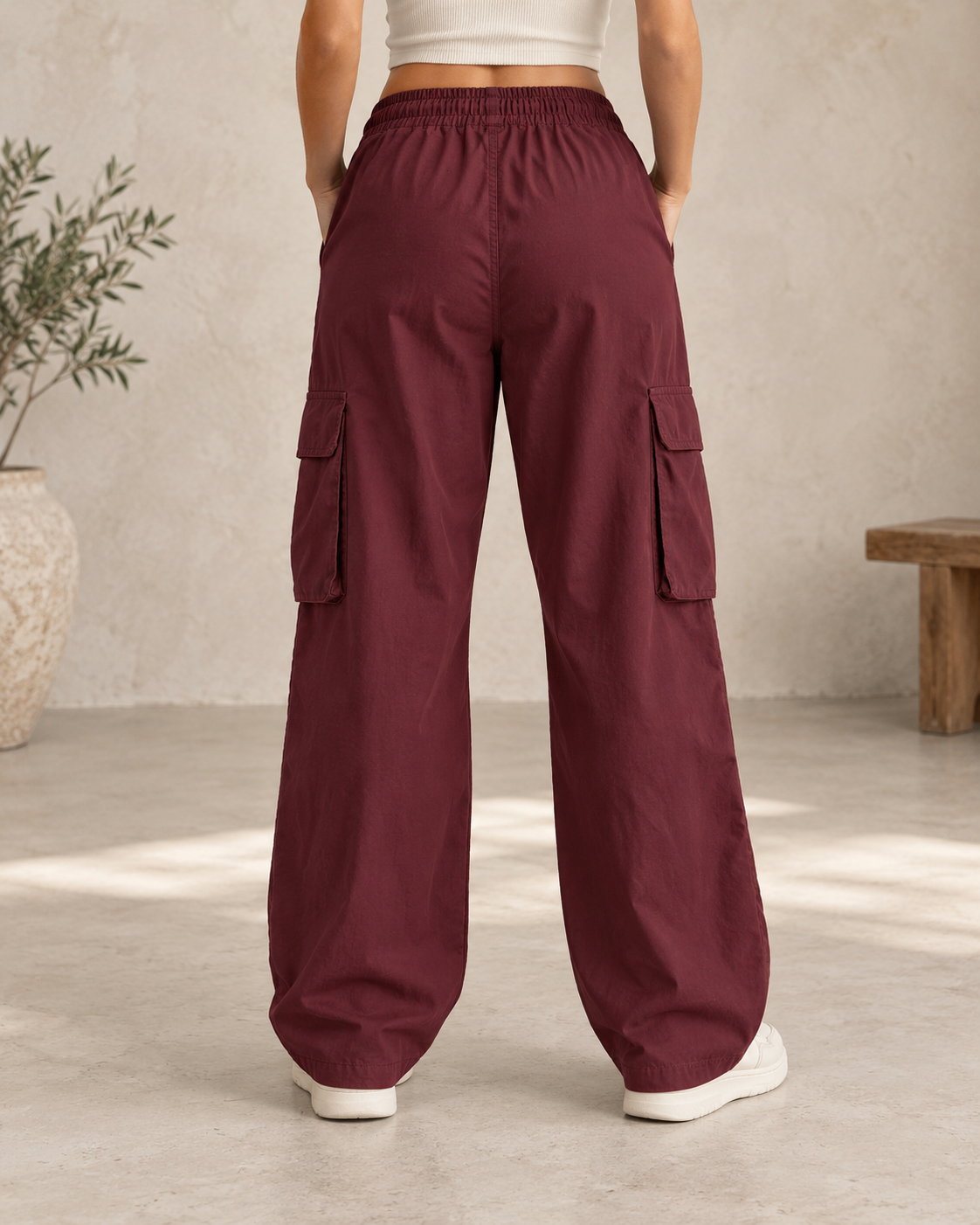 Pantalón cargo burdeos trasera